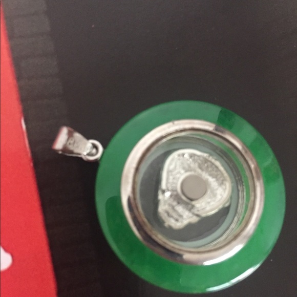 Jadelike With Moving Buddha Pendant - Picture 4 of 7